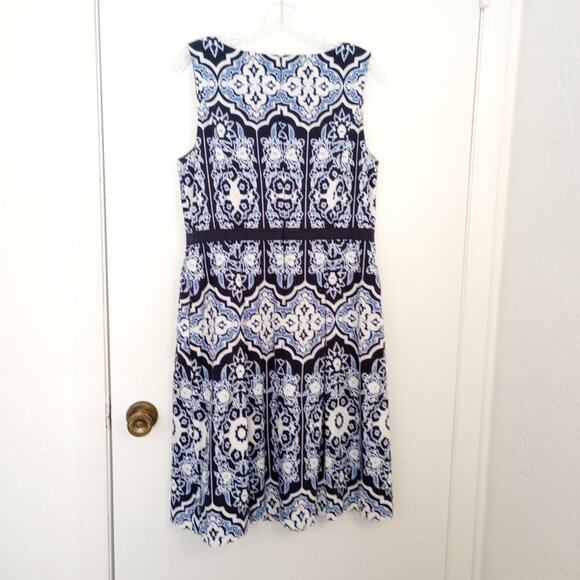 Talbots Blue & White Medallion Print Fit & Flare Pleated Dress - Picture 6 of 9